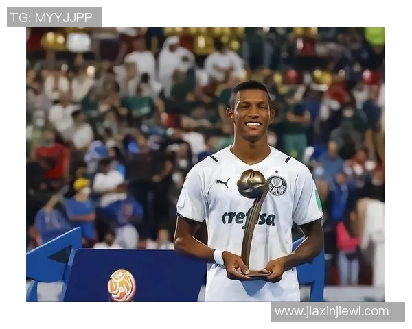 达尼洛：从青涩小将到世界级球星的成长之路与奋斗历程